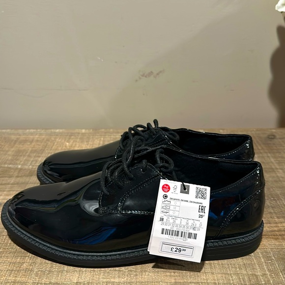 Zara boys patent dress shoes - Picture 1 of 3